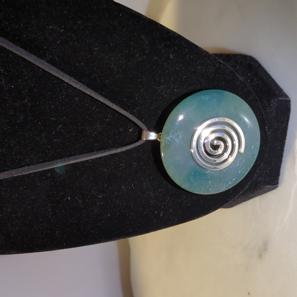 New Natural Moss Agate Pendant Necklace with Silver Spiral